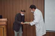 اهدای لوح تقدیر صیانت از حقوق شهروندی به مجتمع بیمارستانی یاس در مراسم گرامیداشت روز پزشک
