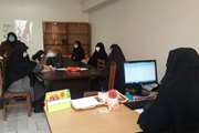 بازدید نظارتی کارشناسان مرکز بهداشت جنوب تهران از روند رهگیری تیم‌های مراقبتی بسیج مستقردر سراهای محله منطقه 10