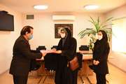 قدردانی مدیر شبکه بهداشت و درمان ری از داوطلب سلامت نمونه ری