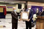 اهدای لوح سپاس و تقدیر رئیس مجتمع بیمارستانی امام خمینی به شهردار تهران