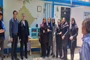 اهدا کتابخانه سیار رئیس خانه مشارکت مردم در سلامت منطقه 11 به مرکز کاهش آسیب گذری مرکز بهداشت جنوب تهران