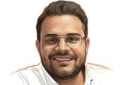 می‌توانست برود، اما ماند