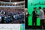 تقدیر از دبیر انجمن عوامل اجتماعی موثر بر سلامت به پاس خدمات رسانی در سیل اخیر 