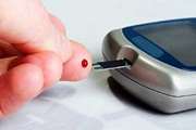 اندازه‌گیری رایگان قند خون شهروندان توسط شبکه بهداشت شهرستان ری