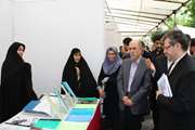 بازدید دکتر لاریجانی، ریاست دانشگاه از غرفه مرکز مطالعات و توسعه آموزش دانشکده پرستاری