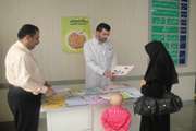 توزیع پمفلت های آموزشی در نمایشگاه هفته سلامت در مرکز طبی کودکان