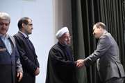 برگزیدگان دانشگاه علوم پزشکی تهران در نوزدهمین جشنواره رازی/ دکتر نگارنده به عنوان محقق برگزیده انتخاب شد