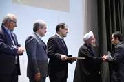 برگزیدگان دانشگاه علوم پزشکی تهران در نوزدهمین جشنواره رازی/ دکتر احمدی خلردی در بخش محقق دانشجو حائز رتبه برتر شد