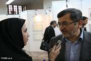 دکتر منزوی در بازدید از نمایشگاه دانشگاه، جشن هفتاد و پنجمین سالگرد تاسیس دانشگاه را افتخاری برای کشور خواند