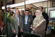 بازدید حجت الاسلام والمسلمین عیسی زاده، نماینده مقام معظم رهبری در دانشگاه، دکتر کشاورز، معاون آموزشی دانشگاه، دکتر بهادری رئیس دفتر دانش آموختگان دانشگاه ،ازغرفه دانشکده دندانپزشکی