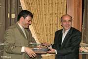 تقدیر رییس دانشگاه از دکتر حسین کشاورز برای ارایه فرایند آموزشی برتر کشوری در جشنواره شهید مطهری