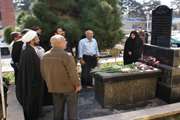 برسرمزار شهیده عزت الملوک کاووسی در مجتمع بیمارستانی امام خمینی(ره)