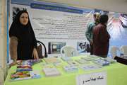 توزیع رسانه های آموزشی سفیران سلامت خانوارها در نمایشگاه هفته دولت شهرستان اسلامشهر