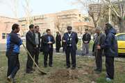 کاشت 7 نهال و تقدیر از کارکنان شاغل در بخش باغبانی دانشکده پرستاری و مامایی به مناسبت روز درختکاری