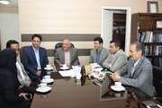  شهردار منطقه 6 تهران و شهردار ناحیه 4 این منطقه با رئیس مرکز تحقیقات خون دیدار و به بانک سلول‌های بنیادی کشور خون اهدا کردند