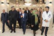 مراسم کاشت نهال با حضور شهردار تهران و رئیس دانشگاه و جمعی از مسئولان در بیمارستان شریعتی برگزار شد