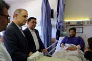 عیادت رئیس دانشگاه علوم پزشکی تهران از مجروحان جنایت رژیم صهیونیستی بستری در بیمارستان سینا