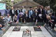 تجدید میثاق با آرمان‌های شهدا و عطرافشانی مزار شهدای گمنام دانشگاه تهران در هفته دفاع مقدس