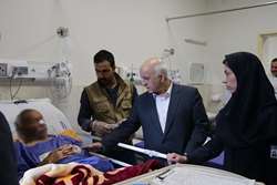 عیادت رییس دانشگاه از آسیب دیدگان زلزله کرمانشاه