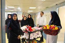 اهدای هدیه به مناسبت ولادت امام حسن مجتبی (ع) در مرکز طبی کودکان