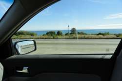  پاسخ به پرسش در صورت پایین بودن شیشه خودرو در حین رانندگی، احتمال انتقال ویروس کرونا از محیط بیرون وجود دارد 
