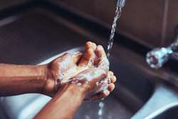  پاسخ به پرسش آیا در صورت عدم دسترسی به صابون و ژل ضدعفونی‌کننده می‌توان از مایع ظرفشویی استفاده کرد