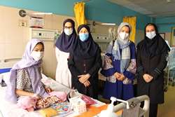 عیادت و دلجویی از دانش آموز افغانستانی مدرسه سیدالشهدا کابل در مرکز طبی کودکان