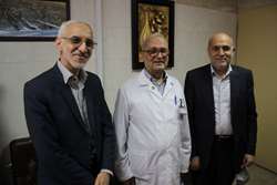 دیدار مشاور  رئیس دانشگاه در امور ایثارگران و مدیر امور ایثارگران با دو جانباز بیمارستان امام خمینی(ره) 