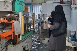  پلمپ کارگاه غیر مجاز تولید ظروف یکبار مصرف مواد غذایی در شهرستان اسلامشهر
