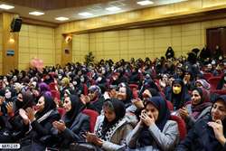 در آستانه میلاد حضرت زهرا، مراسم جشن روز زن، ویژه بانوان دانشگاه علوم پزشکی تهران برگزار شد