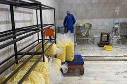 پلمپ یک واحد غیرمجاز تولید و بسته‌بندی خلال سیب‌زمینی در شهرستان اسلامشهر