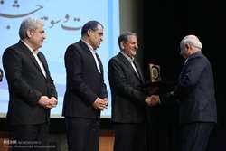 درخشش دانشگاه علوم پزشکی تهران در بیست و سومین جشنواره تحقیقاتی علوم پزشکی رازی 