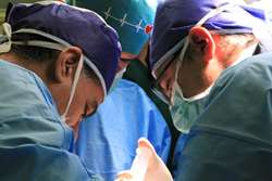 عمل موفقیت آمیز توتال جوینت مفصل گیجگاهی، فکی برای اولین بار در ایران در بیمارستان سینا انجام شد