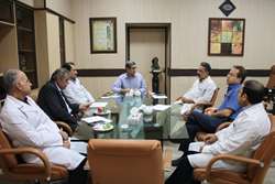 تاکید هیئت رئیسه بیمارستان فارابی بر فعال تر شدن درمانگاه زیبائی