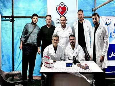 ویزیت رایگان دکتر سیدناصر عمادی و کادر درمان همراه  از بیماران مبتلا به مشکلات پوستی در مسجد امام جواد(ع) میدان هفت‌تیر