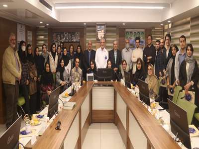 قدردانی از دانشجویان نمونه داروسازی دانشگاه علوم پزشکی تهران در داروخانه ۱۳ آبان 