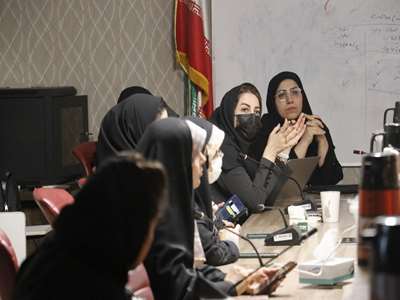 برگزاری جلسه ژورنال کلاب با موضوع مرور نظام‌مند پژوهش‌های گیاهان دارویی در منطقه Fertile Crescent با کمک هوش مصنوعی، در دانشکده طب ایرانی دانشگاه علوم پزشکی تهران