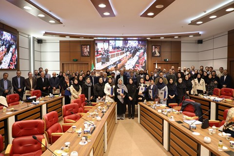 تاکید رئیس دانشگاه علوم پزشکی تهران بر مسئولیت‌پذیری اجتماعی، اخلاق حرفه ای و حفظ ارتباط با اساتید