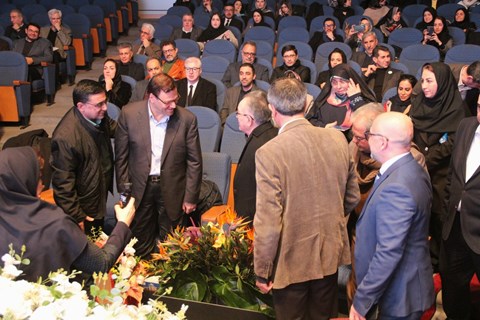 رئیس دانشگاه علوم پزشکی تهران: احترام به استاد، احترام به علم است