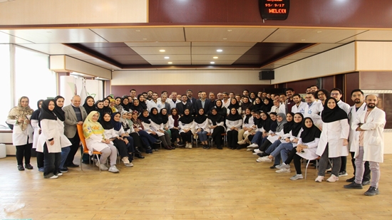 دورهمی صمیمانه و مرور خاطرات اساتید با فراگیران مرکز طبی کودکان به مناسبت روز دانشجو 