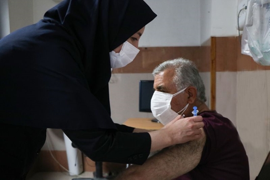 آغاز تزریق واکسن کووید-19 به بیماران خاص در بیمارستان فارابی 