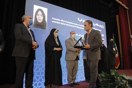 دکتر رضایی زاده، برگزیده بخش «فناور برتر» دومین جشنواره طب ایرانی 
