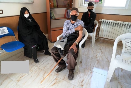 انجام واکسیناسیون اتباع خارجی براساس ابلاغ استانداری تهران مبنی بر ارتقای پوشش برنامه در شهرستان اسلامشهر  