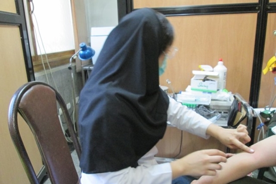 انجام آزمایش های غربالگری ویژه بانوان شاغل در شبکه بهداشت و درمان اسلامشهر به مناسبت هفته سلامت بانوان 