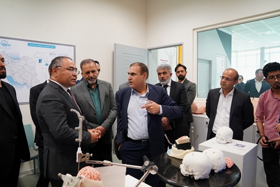  بازدید وزیر آموزش عالی ازبکستان از پژوهشکده فناوری ها و تجهیزات پیشرفته پزشکی 