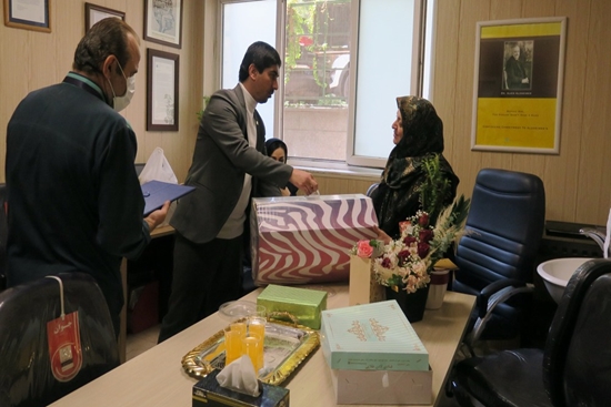 مراسم بازنشستگی نرگس ملک‌نژاد، کارمند درمانگاه نورولوژی دانشگاه علوم‌پزشکی تهران، بیمارستان روزبه 