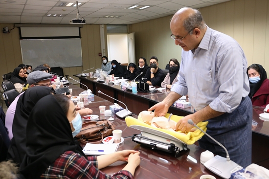 برگزاری سومین دوره کارگاه معاینات بالینی نوزاد سالم و نارس در معاونت بهداشت 