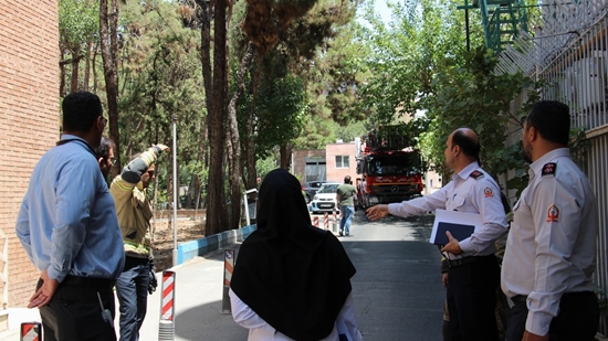 جلسه هماهنگی مانور آتش‌سوزی در مرکز طبی کودکان با همکاری سازمان آتش‌نشانی 