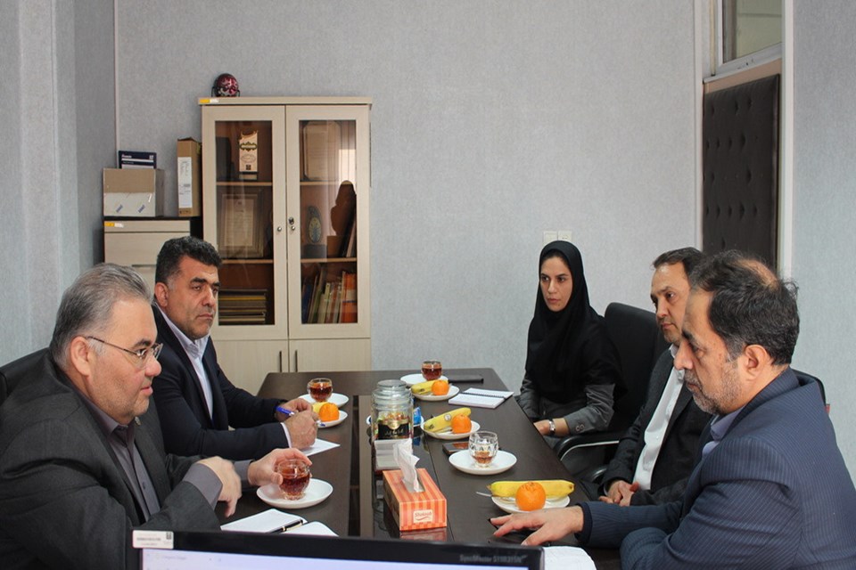 هم‌افزایی دانشکده علوم تغذیه و رژیم شناسی دانشگاه علوم پزشکی تهران و روابط‌عمومی دانشگاه در راستای مسئولیت اجتماعی و ارتقای سطح سلامت کارکنان و جامعه دانشگاهی