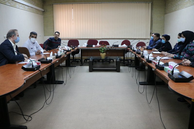 نشست صمیمی رئیس بیمارستان فارابی با کارشناسان تجهیزات پزشکی 